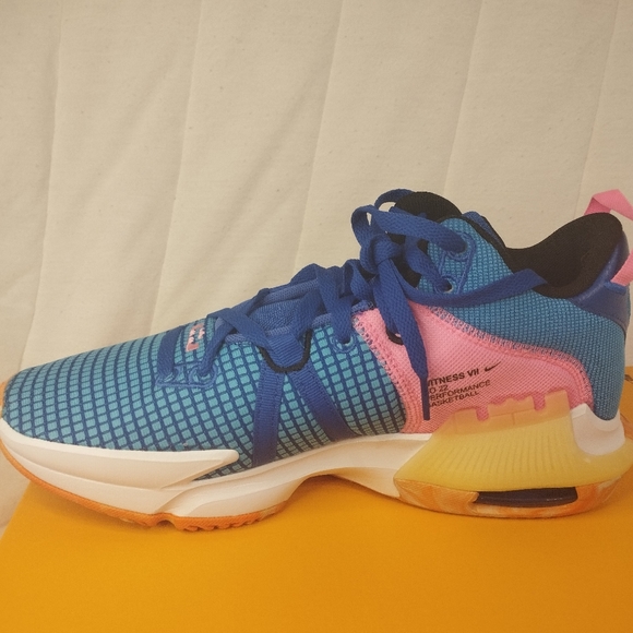 Nike LeBron witness 7 size 10 mens US 11.5 women's US - Picture 3 of 6